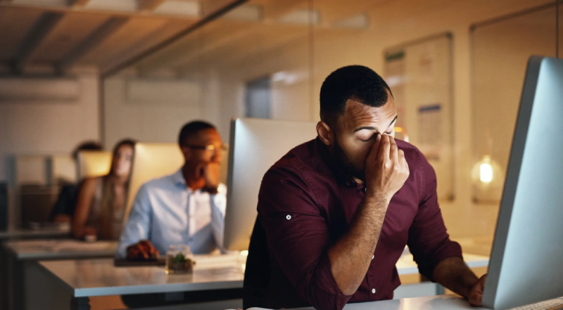 uzun süre oturmak zararlı mı bel boyun ağrısı masa başı çalışma postür